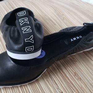 DKNY Flats Black & White